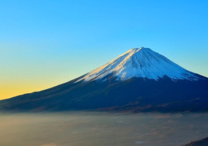 隔夜外盘：美股三大指数涨跌不一 国际金价站上2300美元、连续五日创收盘新高