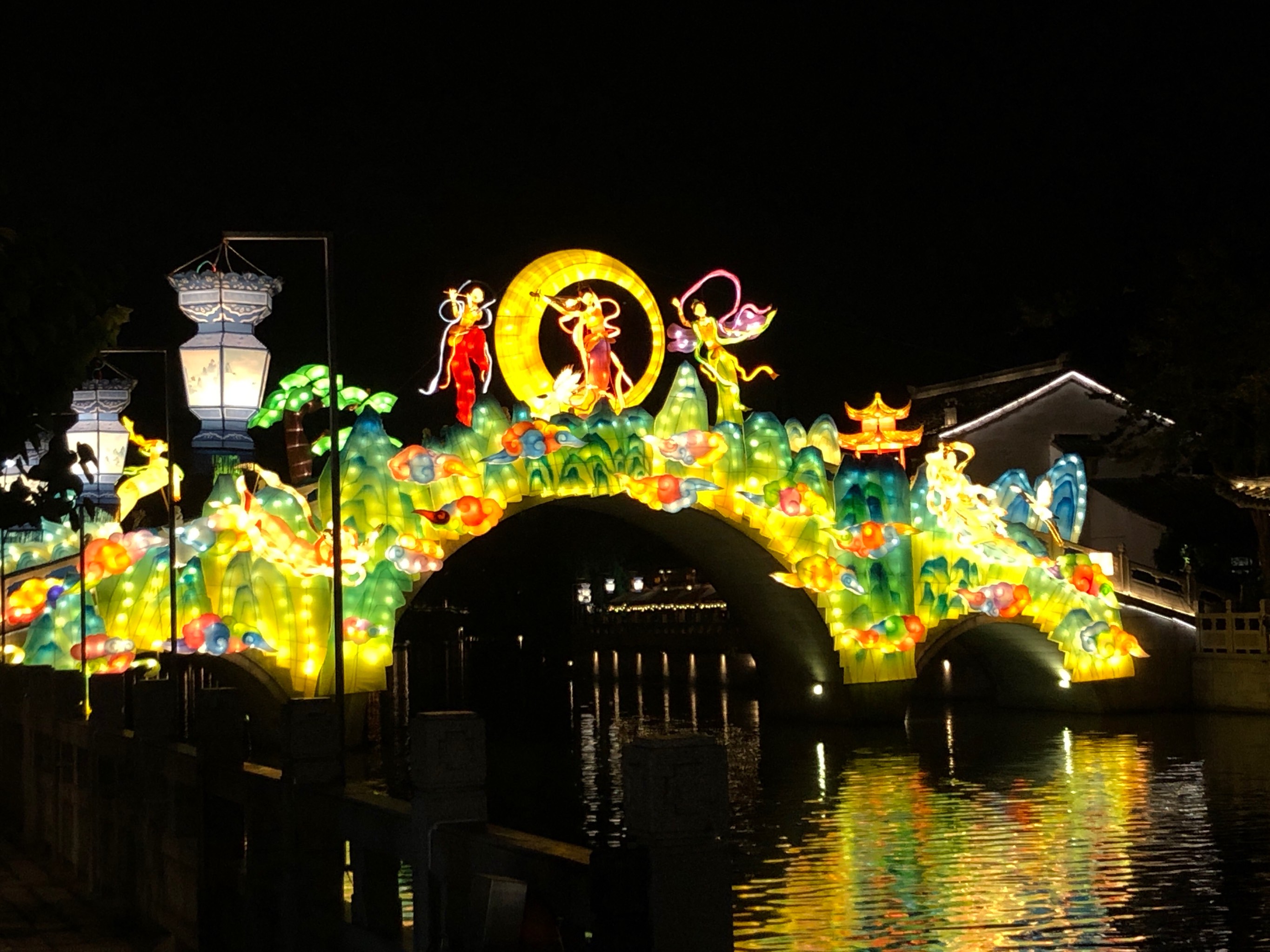 元宵灯会搜索热度大增 节后错峰出游持续升温